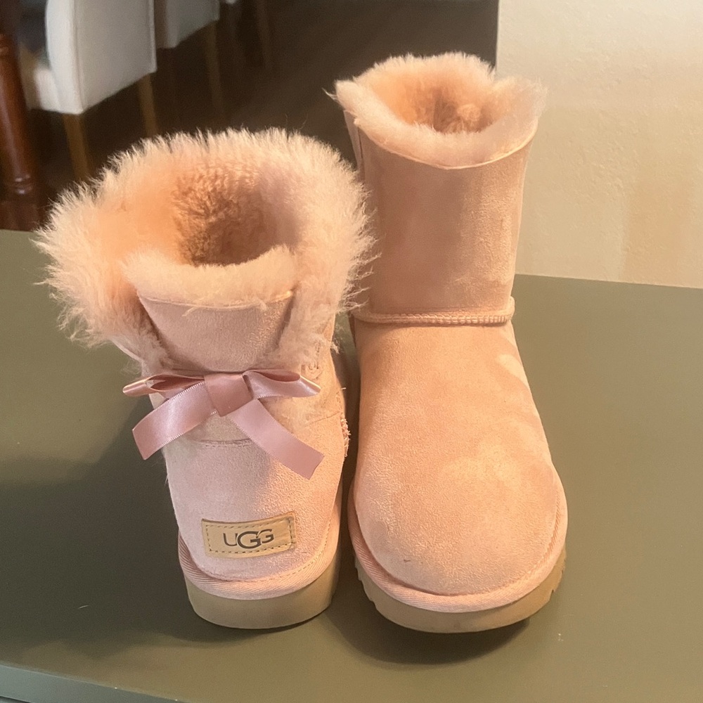 UGG Pink Bailey bow boots women’s 8